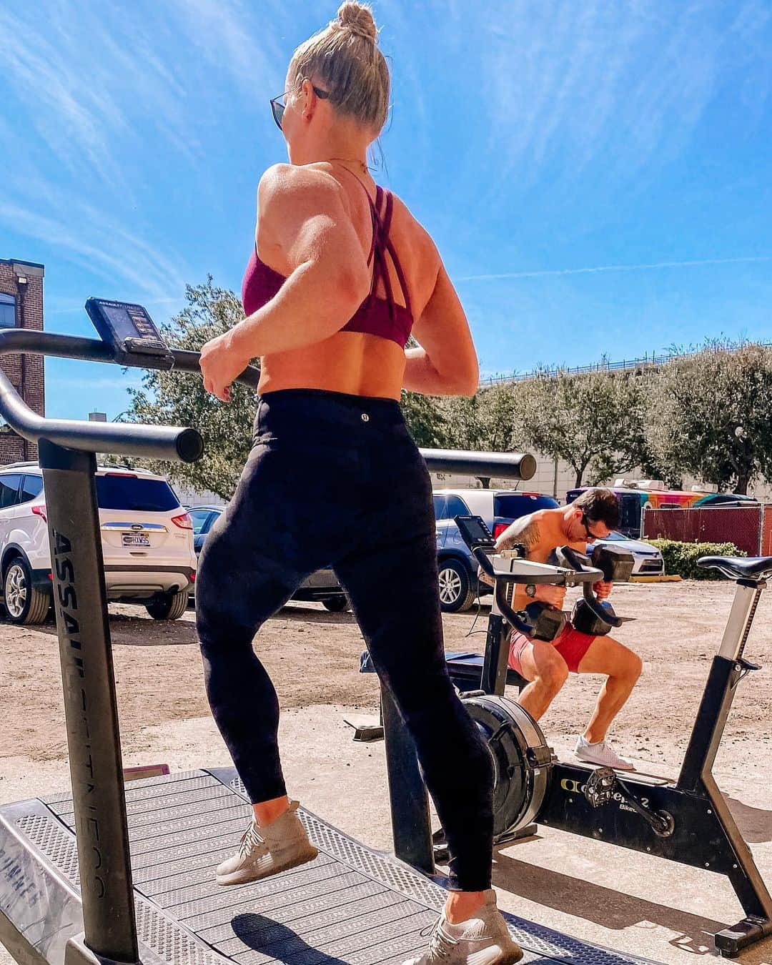 ブリジェット・スローンさんのインスタグラム写真 - (ブリジェット・スローンInstagram)「Suns out guns out 💪」2月5日 5時14分 - bridgetsloan