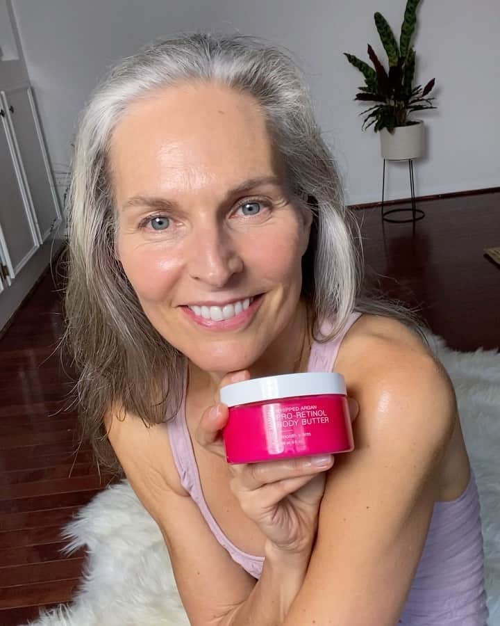 ジョジー・マランのインスタグラム：「"I have been a fan of Josie Maran products for such a long time. When I'm using the Argan Pro-Retinol Body Butter, I feel like I'm drinking a tall glass of water. This is an absolute staple to my body care ritual." - @maryann.elizabeth_ on why our new body butter is always in her body care rotation. 🥰  Shop it by clicking the link in our bio!   #whippedretinol」