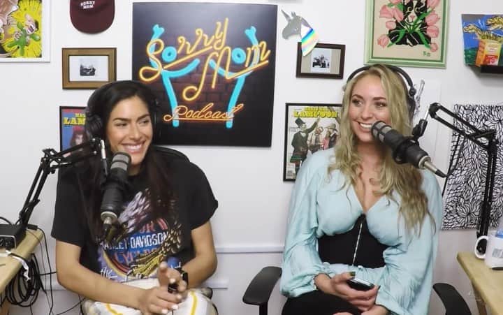 Sydney A Malerのインスタグラム：「But where do u eat? 😂 Glad I made it out alive.  . New SorryMom Pod out now. Link in bio」