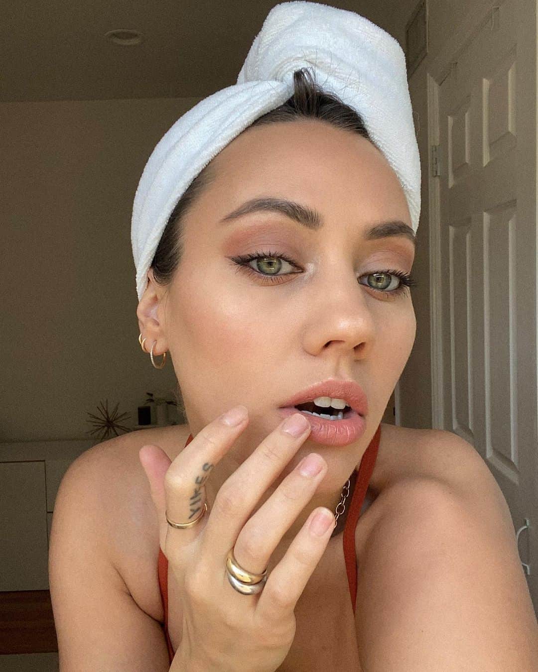 Camden Scottのインスタグラム：「I only have enough energy to do makeup or hair these days. Today makeup won.」