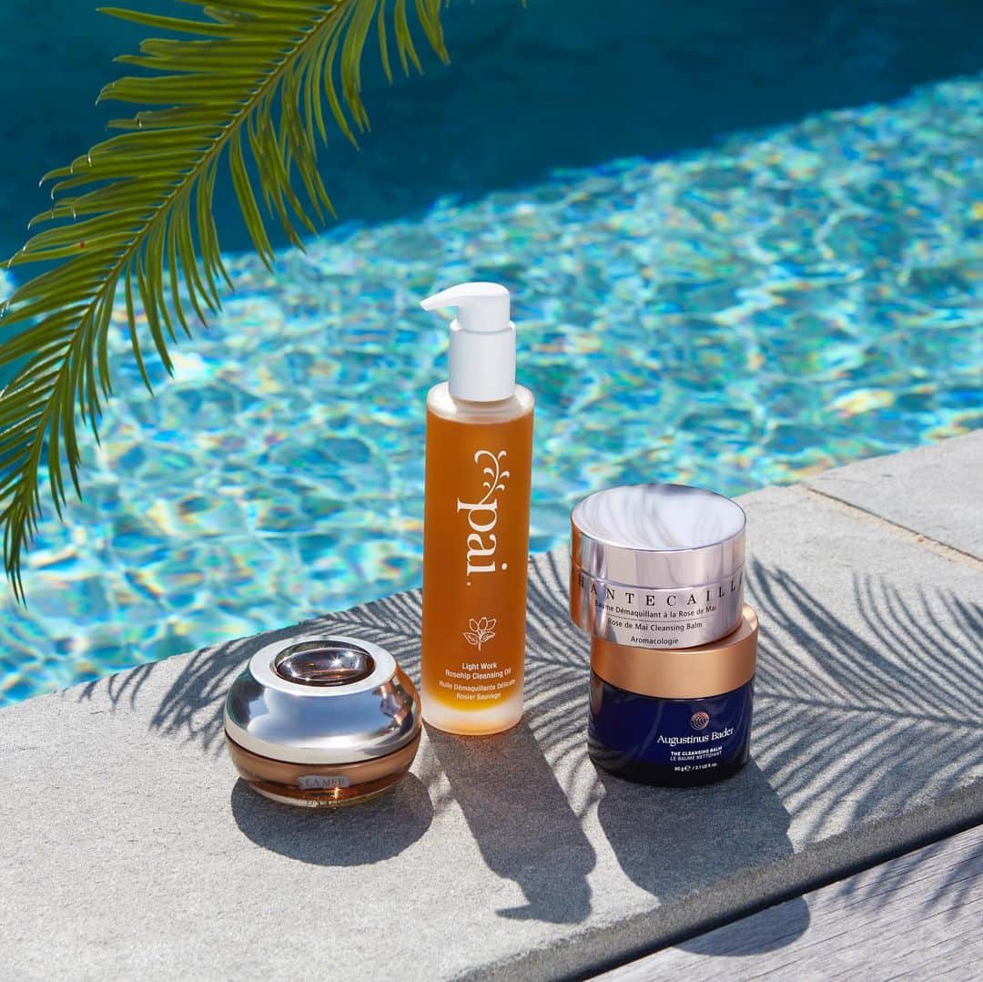 Saks Fifth Avenueのインスタグラム：「Is your face feeling the Zoom fatigue? Our #SaksBeauty cleansing heroes are here to refresh your skin with hydrating and natural oils that remove makeup, dirt and toxins.」