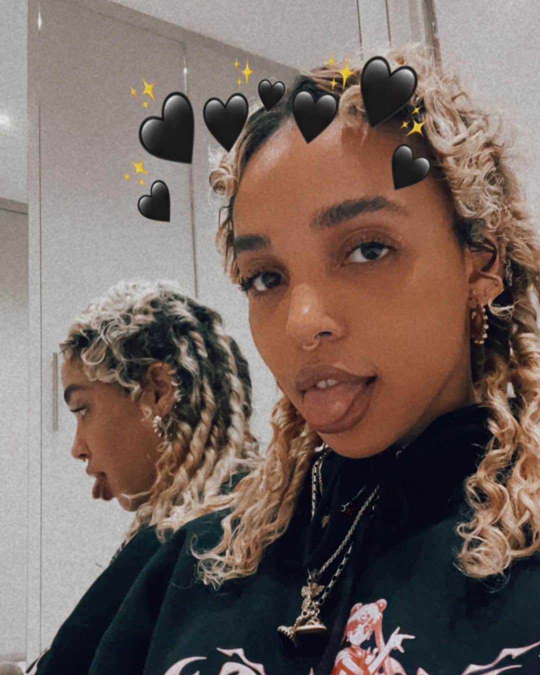 FKAツイッグスのインスタグラム：「mirror mirror ✨」