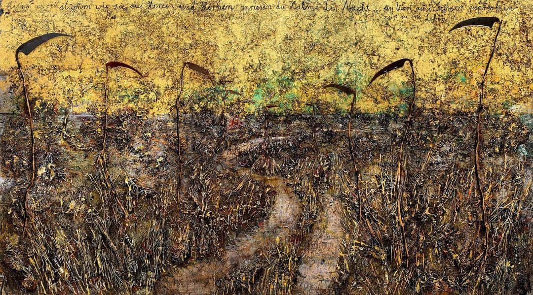 のインスタグラム：「#AnselmKiefer: Gagosian is pleased to present "Field of the Cloth of Gold," an exhibition of four monumental new paintings by Anselm Kiefer, opening February 7 at Gagosian, Le Bourget.  The tension between beauty and terror, alongside the inextricable relationship between history and place, has animated Kiefer’s work since the 1970s. Drawing on the literature of cultural memory—including poetry, the Old and New Testaments, and the Kabbalah—Kiefer gives material presence to myths and metaphors. He infuses the medium of paint with startling and unconventional gestures and objects, juxtaposing it with organic and abject materials such as straw, sand, charcoal, ash, and mud. Kiefer asserts himself as an iconoclast; his paintings undergo various processes—such as being cut, burned, buried, exposed to natural elements, splashed with acid, or poured over with lead—so as to be made anew. These strategies, along with the use of materials such as lead, concrete, glass, fabric, tree roots, or burned books, create a symbolic resonance, making palpable both the movement and destruction of human life and the persistence of the lyrical and the divine. Follow the link in our bio to learn more about the exhibition or to schedule an appointment. __________ #Gagosian Anselm Kiefer, “Aus Herzen und Hirnen sprießen die Halme der Nacht (From Hearts and Brains the Stalks of Night Are Sprouting),” 2019–2020 © Anselm Kiefer. Photo: Georges Poncet」