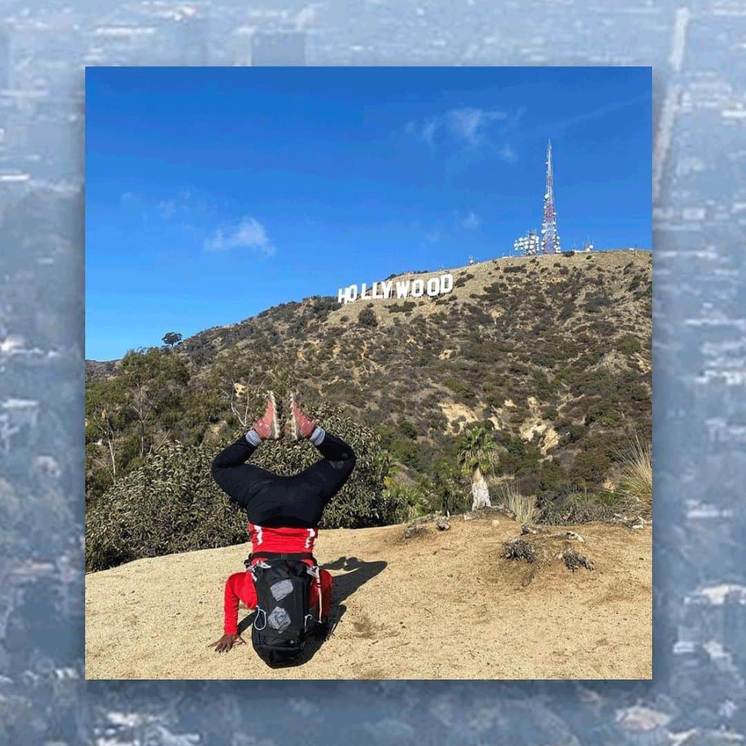 オボズのインスタグラム：「Lights, camera...headstands! 🥾  Sometimes the trails give us just the signs we need! Check out @angela.fitlifestyle recent Hollywood hike via Canyon Drive 🌇   📸 @angela.fitlifestyle  . . . . #obozfootwear #truetothetrail #hiking #trekking #trail #losangeles #yoga #adventure」