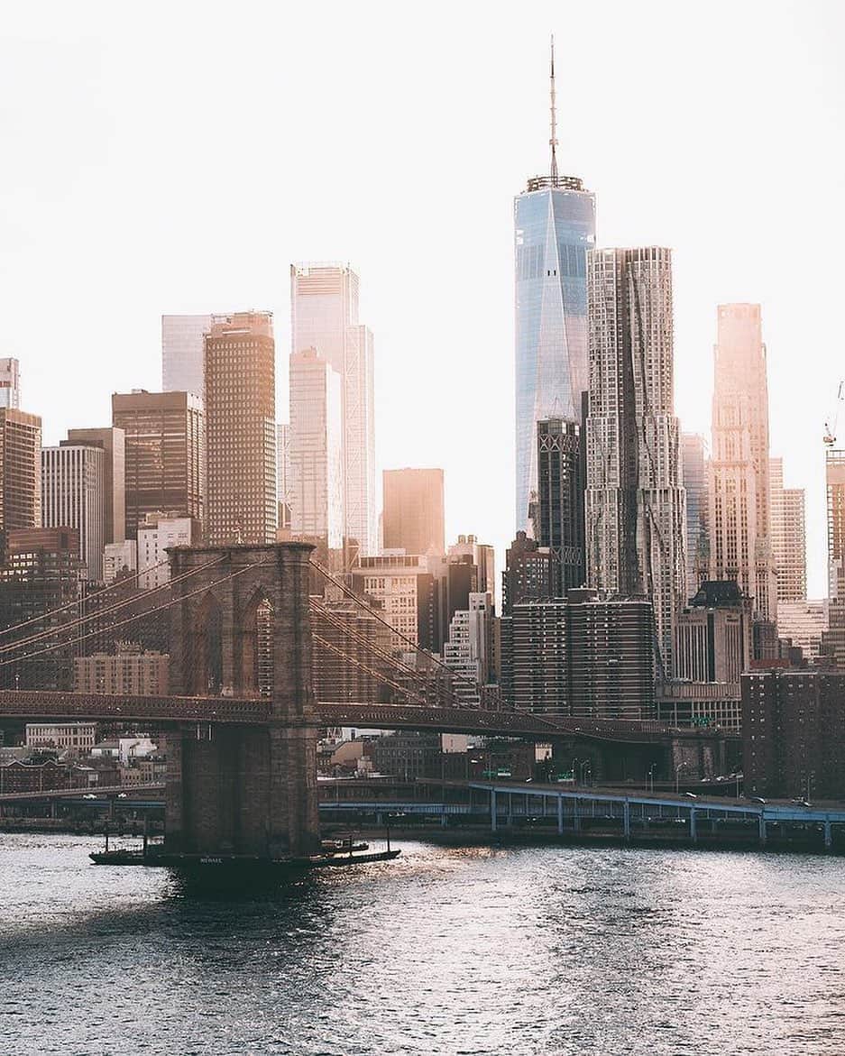 レベッカミンコフのインスタグラム：「Could never get enough of this city. Feeling so excited to share with you what we have coming up for our @nyfw presentation. Do you want me to stream it live so you can tune in? Drop a 🙌🏼below. 📸: @lauraskills」