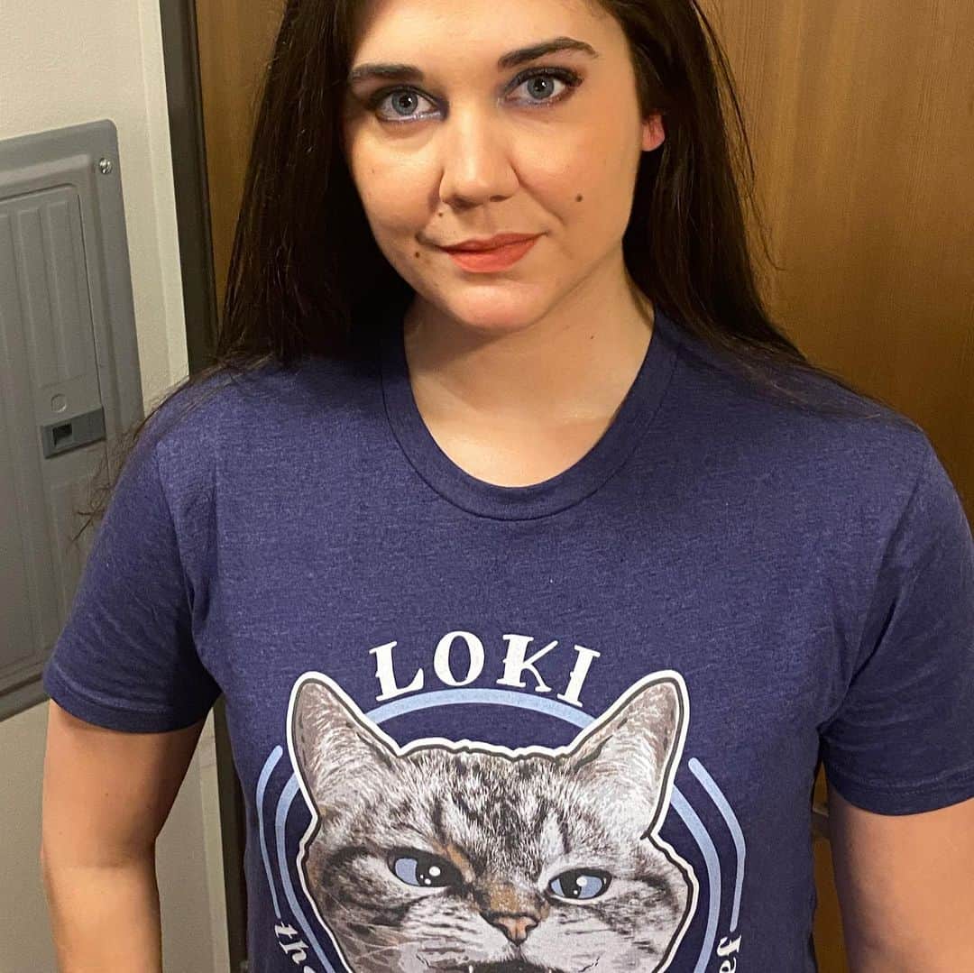 Lokiさんのインスタグラム写真 - (LokiInstagram)「Only 11 days left to snag some loki apparel! Swipe to see different styles and follow link in bio to check it out! https://www.bonfire.com/loki-the-kitteh/ #cats」2月5日 6時36分 - loki_kitteh