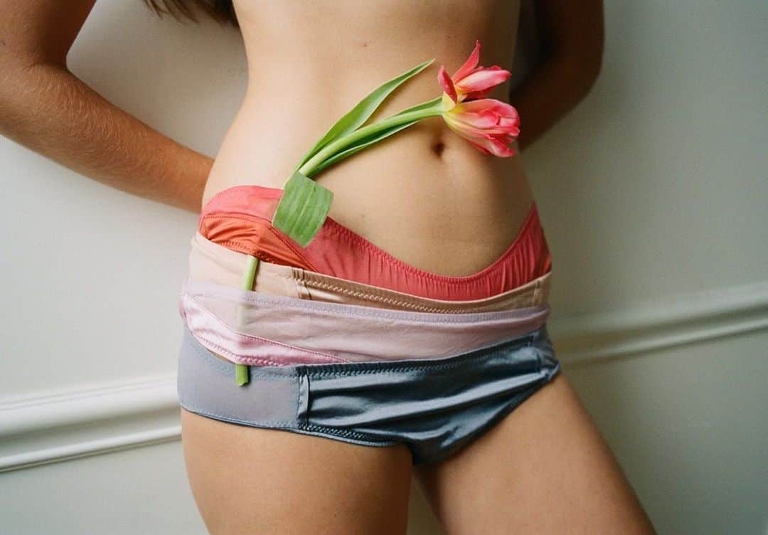 Araksのインスタグラム：「Treat yourself this Valentine's Day ~ Tap link in bio for the edit 💓」