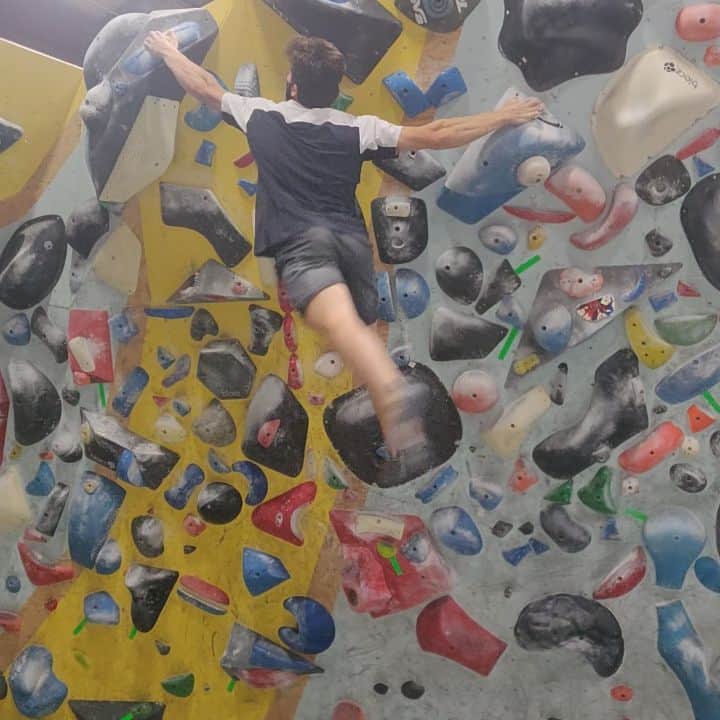 ナサニエル・コールマンのインスタグラム：「@kailightner boulders make me feel small again😋  @thenorthface @scarpana @petzl_official @gnarlynutrition」