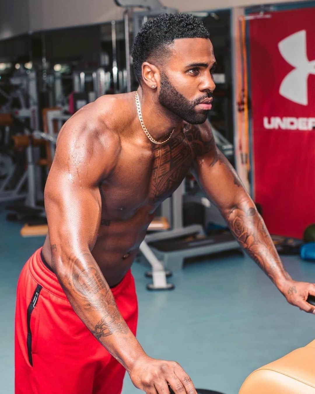 ジェイソン・デルーロのインスタグラム：「Did u workout today?」