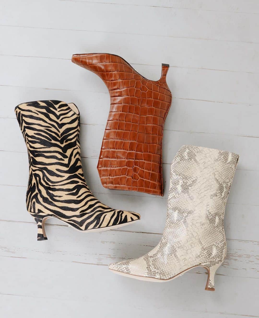 サムエデルマンのインスタグラム：「Which print is your favorite on the LOLITA? Let us know below ⬇️   #SamEdelman」