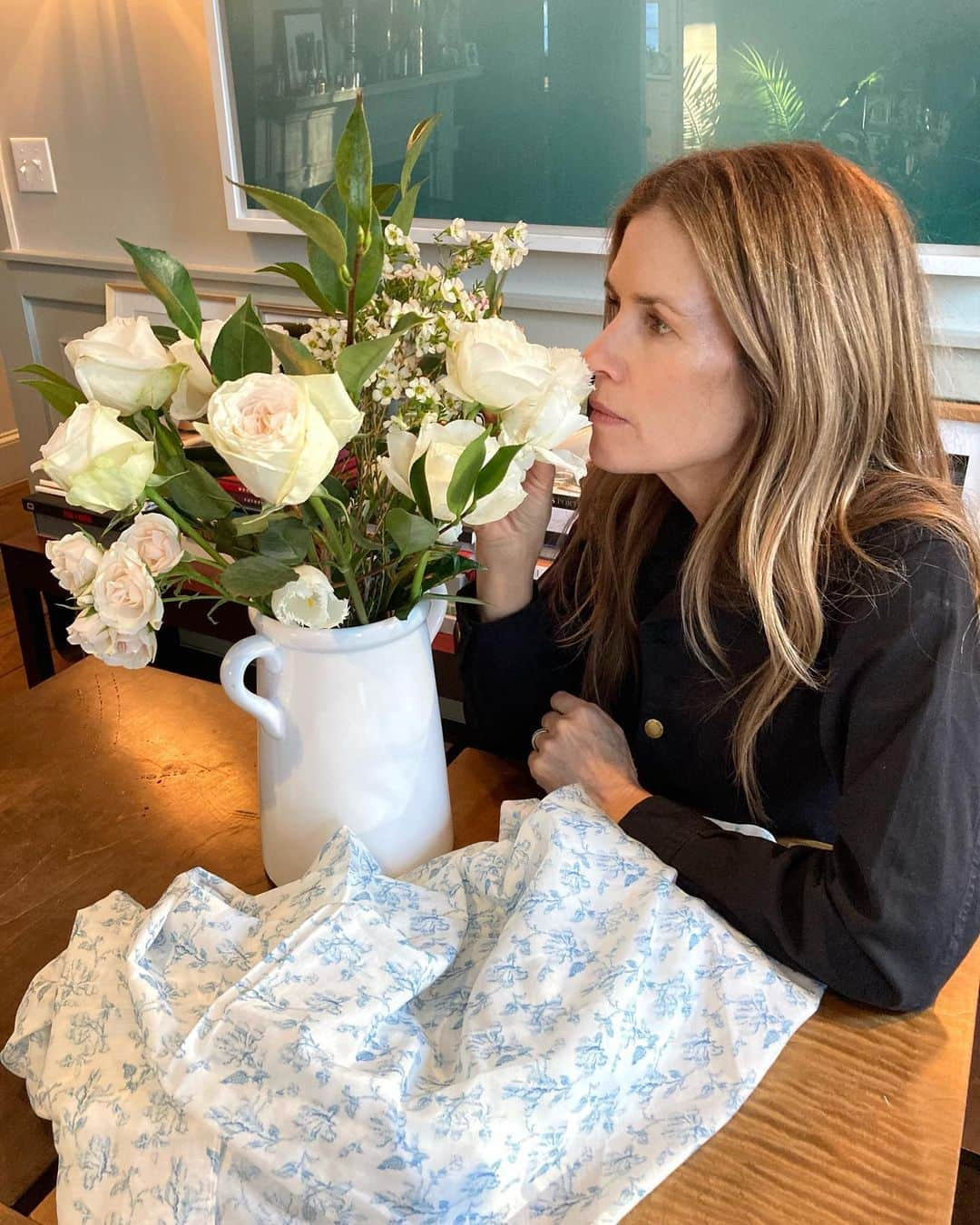 グッチ・ウェストマンさんのインスタグラム写真 - (グッチ・ウェストマンInstagram)「Midday floral break!    C/o friends at @brockcollection and @minnowswim to celebrate their adorable new children's collab. How'd I do? 😁💐🌹」2月5日 7時32分 - gucciwestman