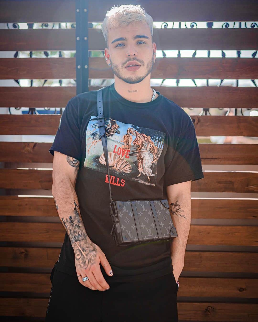 Sebastián Villalobosのインスタグラム：「LOVE KILLS 💀🥀」