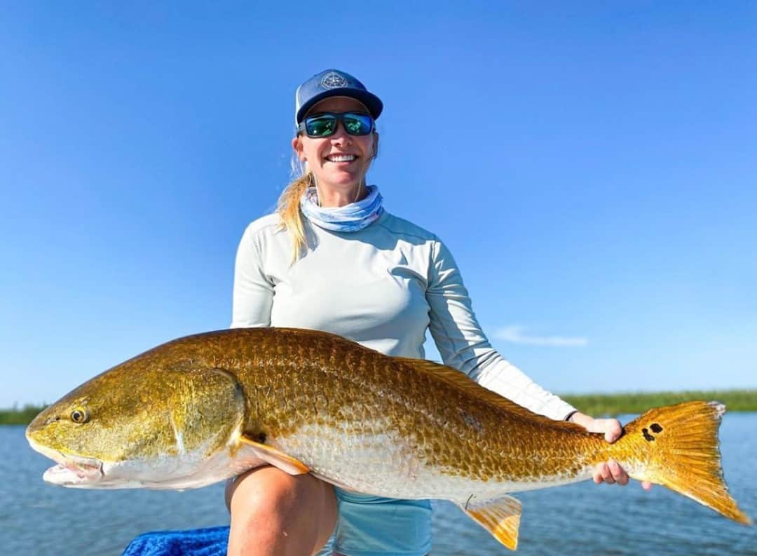 Costa Sunglassesのインスタグラム：「@ambercyrkw on a stud 42” with @captmojeaux421 📷: @brandoncyrkw #SeeWhatsOutThere」