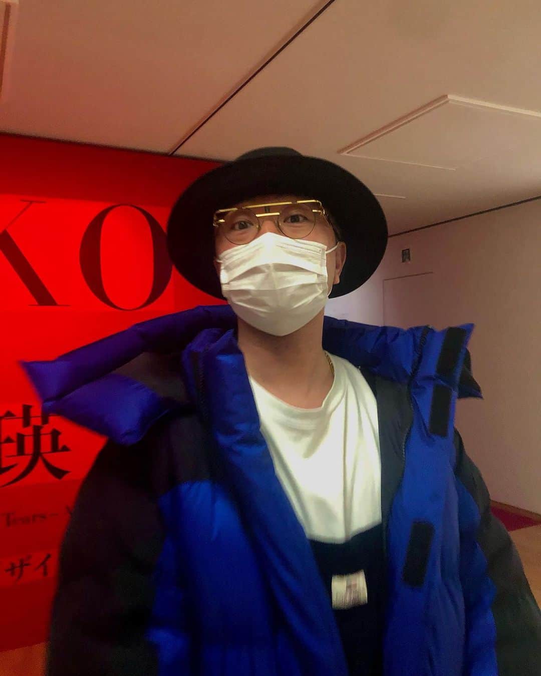 ZEN-LA-ROCKのインスタグラム：「無茶無茶苦茶無茶苦茶良かった‼️ 潜在意識下で刷り込まれていた感じのプロダクト等もあり👀 仕事量の多さに驚愕。。。 6時閉館なの知らずチト時間足りなかったけども満腹でした🌈 予約して行く事をオススメします。 三島の映画とか観たいっ 調べてみよう👀 あと、昔何故か2階のCAFEでバイトしてたの思い出した🙄 . . . #石岡瑛子 #東京都現代美術館 #mot #zenlarock」