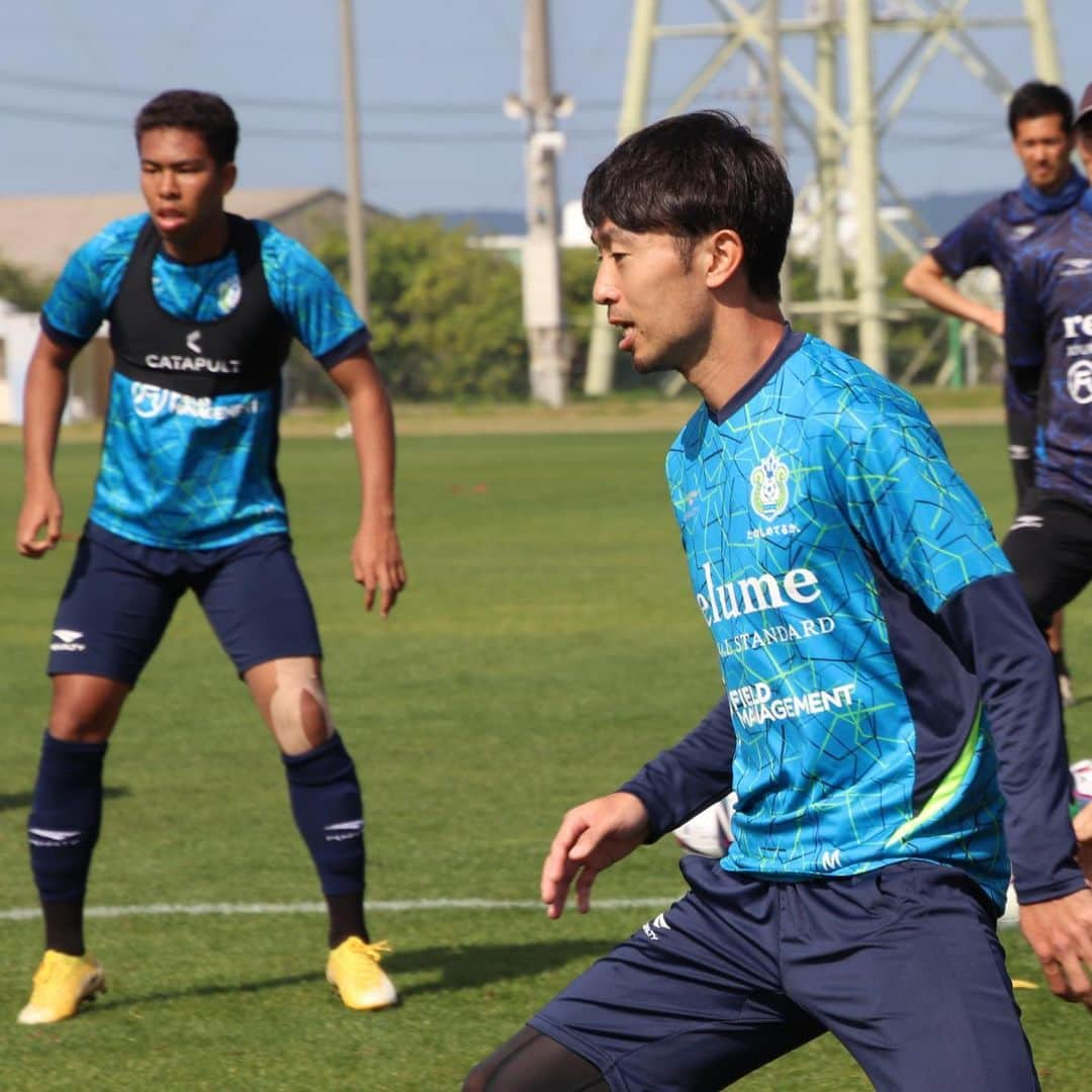 湘南ベルマーレさんのインスタグラム写真 - (湘南ベルマーレInstagram)「練習試合の翌日のトレーニング⚽️ ・ しっかりリカバリーしながらも、工夫されたメニューで身体と頭を動かすメリハリあるトレーニングでした👍 ・ 天候にも恵まれ（快晴＆暖かい☺️）毎日充実しています✨ ・ #湘南 #ベルマーレ #湘南ベルマーレ #bellmare  #たのしめてるか  #一 #OneBellmare  #田中聡 #池田昌生 #中村駿 #畑大雅 #毛利駿也 #石原直樹 #平岡大陽 #山本脩斗」2月5日 17時17分 - shonan_bellmare