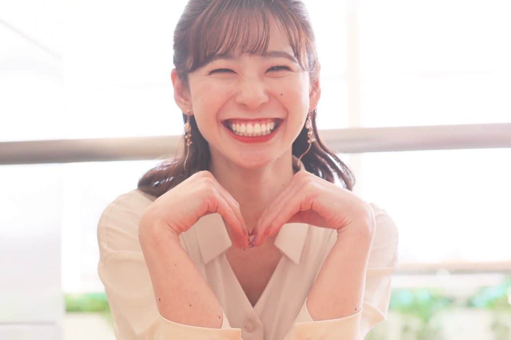 高山奈々さんのインスタグラム写真 - (高山奈々Instagram)「😆2月5日😆 今日は『笑顔の日』✨ みなさんが笑顔で過ごせますように…💓  #笑顔の日 #全力笑顔 #番組終わりにスタッフさんが撮ってくれました😌」2月5日 17時12分 - chan_nana617