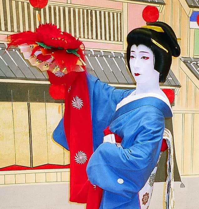 市川笑野のインスタグラム：「長唄「俄獅子」芸者小花 2004年・平成16年２月 市川猿之助歌舞伎公演 (全国巡業) #俄獅子 #巡業 #芸者 #kabuki #japan」