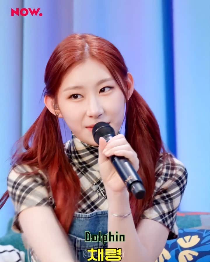 チェリョンのインスタグラム：「q: comment a song that start with letter 'D'👇 ㅤ ㅤ tb chaeryeong singing to dolphin🐬 her voice is so pleasing to the ears!✨ I'm in love 💙」