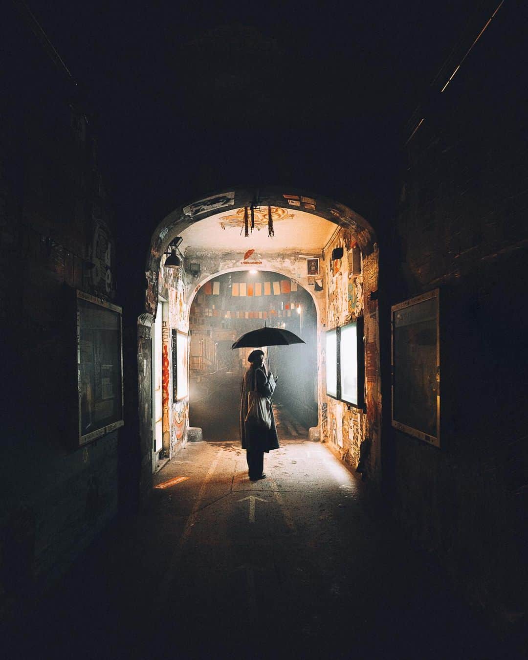 Thomas Kakarekoのインスタグラム：「stay in the dark  w/ @fannischneider  #berlin」