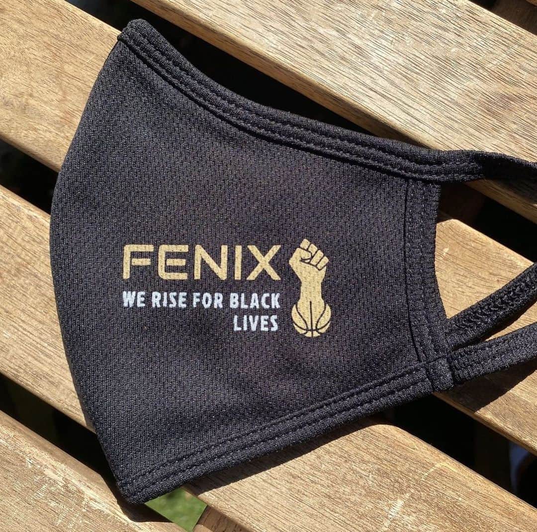 大原亞紋のインスタグラム：「ついに販売スタートしました！ @fenix__jp  から購入できます🙆‍♂️ 今回数量限定で入荷したのでお早めに🤝 細かい詳細もFENIXのアカウントのポストみてもらえたらと思います✊  #fenix #fenixmask #werise #blacklivesmatter #wearefenix #japan #team #family」