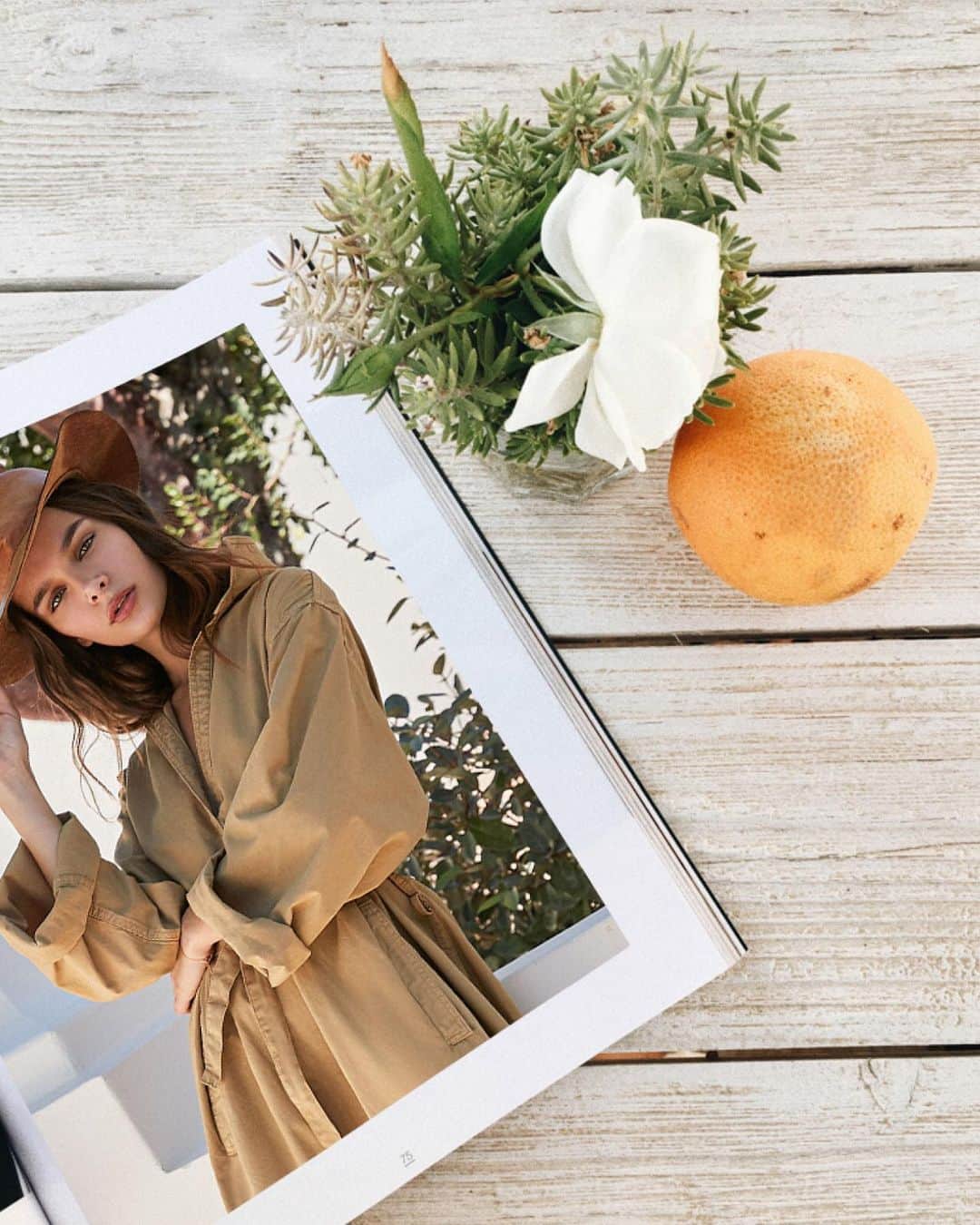 メドモアゼルのインスタグラム：「Holiday colors and scents 🍊   Mesdemoisellesparis.com   #Mesdemoisellesparis #springsummer21」