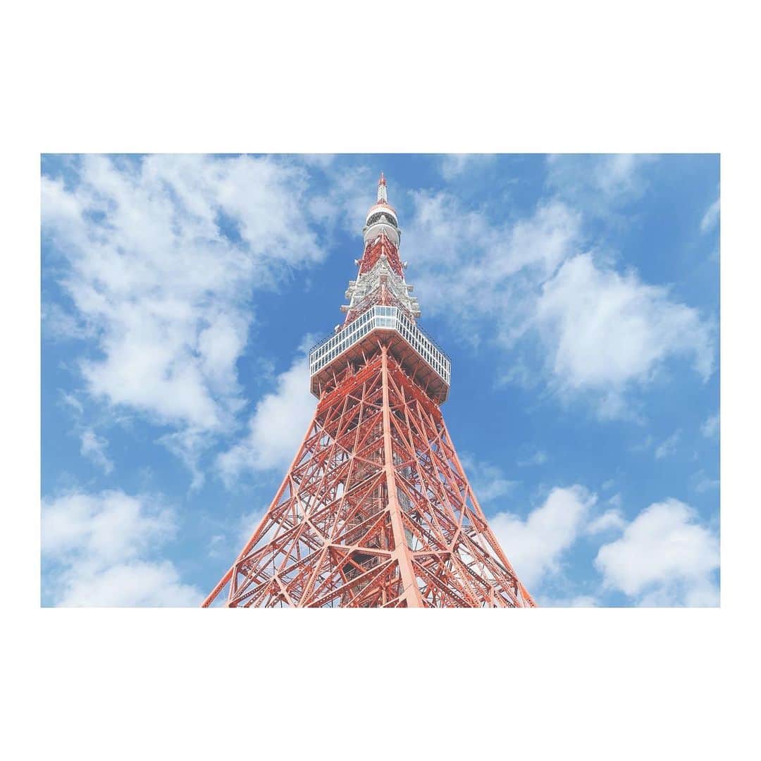 藤城リエのインスタグラム：「﻿ ﻿ 少し前、近くで用事があったので寄ってみた🗼﻿ ﻿ アニメの「美少女戦士セーラームーン」を見返していて﻿ 東京タワーが出てくる回を見た後だったからウキウキ🌙﻿ ﻿ #東京タワー #日本 #tokyotower #japan #travelgram ﻿ #japan_of_insta #photography #japan_photo」