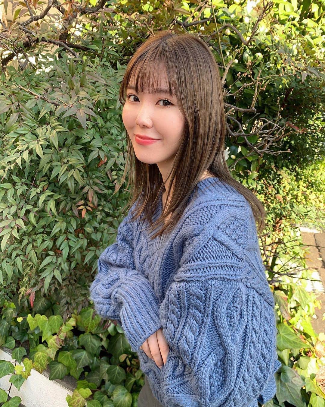 金子栞のインスタグラム：「ゆきさんのやってるインナーカラーが可愛くて真似でやってもらしました☺️❤️ いつ会っても優しい。。穏やか。  髪の毛軽くなって生き返って幸せ😭  ✂️ @osakana_yuki」