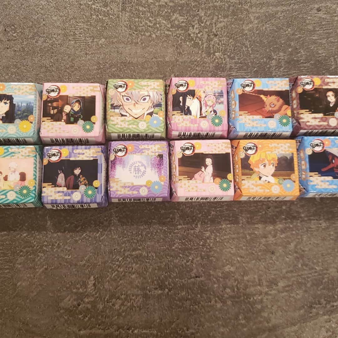 角川慶子のインスタグラム：「鬼滅チロル手に入ったよ😁 無惨様すき❤️ #鬼滅チロルチョコ #鬼滅の刃チロルチョコ #無惨様」