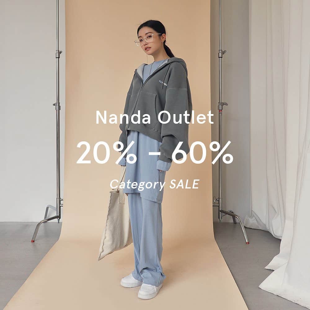 Official STYLENANDAのインスタグラム：「NANDA OUTLET🖤 난다 아울렛 카테고리 20%-60% SALE   * 아울렛 카테고리 상품은 매주 업데이트되며,  업데이트 시점에 따라 할인율이 다를 수 있습니다.   Outlet category products are updated weekly.  The discount rate may vary depending on when the update is made.   🌏Global Shipping✈️ en.stylenanda.com」