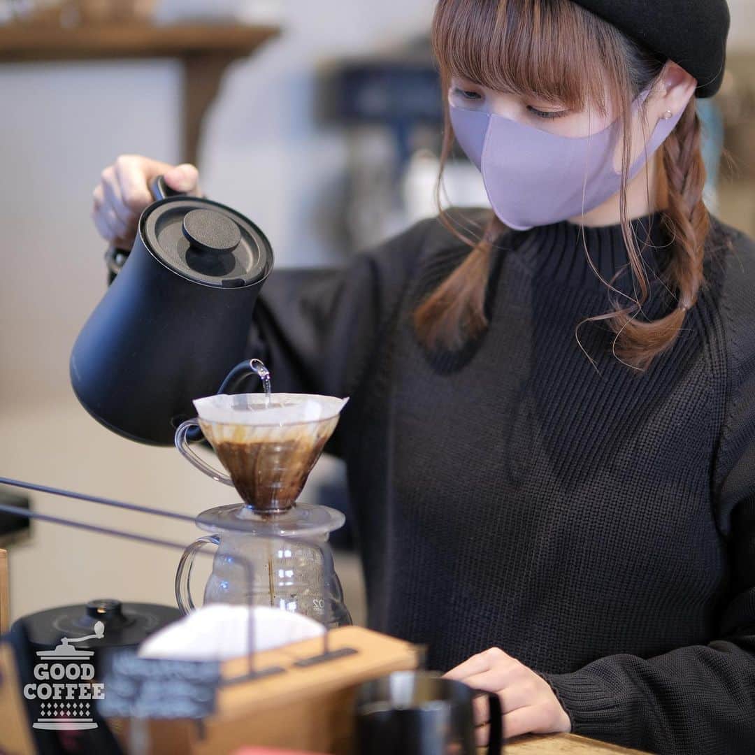 goodcoffeemeさんのインスタグラム写真 - (goodcoffeemeInstagram)「. ☕️ Good Coffee Crew Recommend Shop Info ☕️  【Pharmacy Coffee Lab (@pharmacycoffeelab) ／ 名古屋・千代田】  GC Crew：@__takahik0 「名古屋市中区千代田に位置するPharmacy Coffee Lab。楽しいと楽しいをつなぐ”ハブ”となるお店を目指しているそう。コーヒーとは何かをつなげる、不思議な力があると思います。  ブレンド豆のネーミングも特徴的で小倉トーストなど、あんこに合うと名付けられた深煎りの”ANCO”、NBA往年のプレーヤーからその名をとった中煎りの”Penny”、バスケットボール選手をイメージした浅煎りの”The Answnr”からお好みのものを選べます。  パリパリコーンとミルキーさが特徴のソフトクリームも販売。お店の脇を進んだ所には haveagoodtime. (@haveagoodtime.k) というハンバーガーショップもあり、相互利用時の割引きや、コーヒーの持込みも可能です。」  — 📍愛知県名古屋市中区千代田3-4-3 1N 大池薬局ビル 🕘10:00〜19:00 （日祝 10:00〜18:00） 定休日：なし —」2月5日 18時00分 - goodcoffeeme