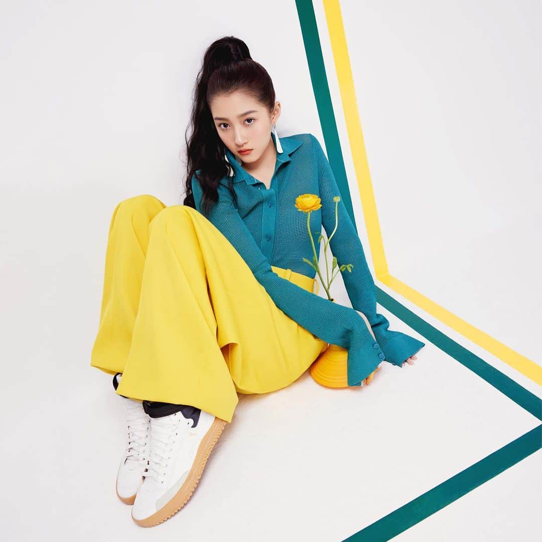 クアン・シャオトン（Guan Xiaotong）のインスタグラム：「🌿🍃🌺🌹🌼🌸」
