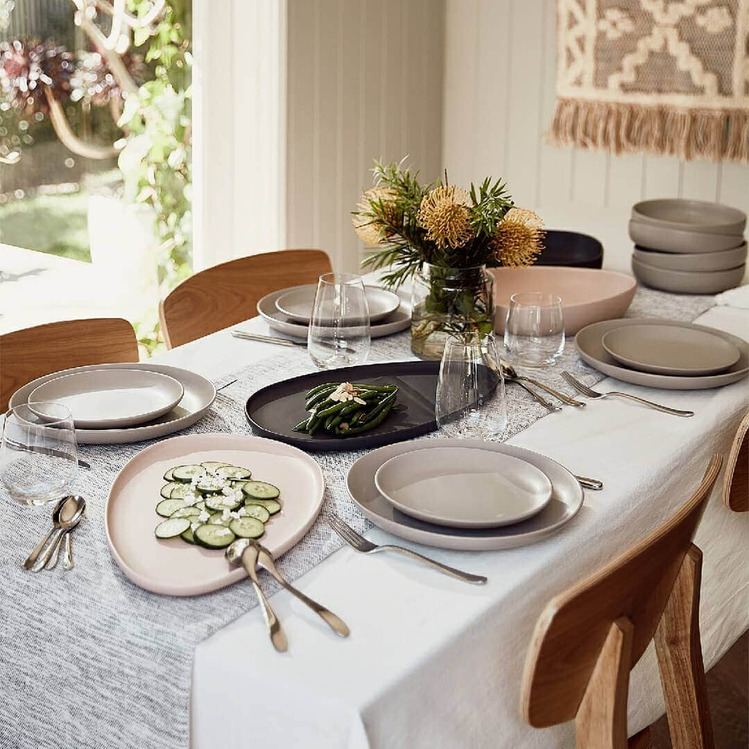 Target Australiaさんのインスタグラム写真 - (Target AustraliaInstagram)「​Top the table with the best of nature – a washed cotton tablecloth, pebble textured stoneware in soft shades, and a vase of hand-picked natives from the garden  🎯♥️ #targetaus #targetaushome」2月5日 18時36分 - targetaus