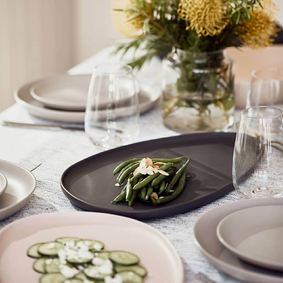 Target Australiaさんのインスタグラム写真 - (Target AustraliaInstagram)「​Top the table with the best of nature – a washed cotton tablecloth, pebble textured stoneware in soft shades, and a vase of hand-picked natives from the garden  🎯♥️ #targetaus #targetaushome」2月5日 18時36分 - targetaus