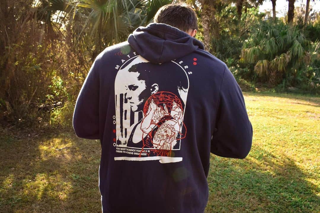 マッティ・ロジャーズのインスタグラム：「WE ARE LIVE! Newest drop is up on the shop. New hoodie, new tee & the very last reaper variation! Not part of the drop, but a nice treat: the always grinding long sleeve tees are back up as well. This one may be my most favorite drop yet. Per usual, stock is limited so don’t wait 🙂   If you purchased something in the last month to enter to win this whole drop, PLEASE check your emails!」