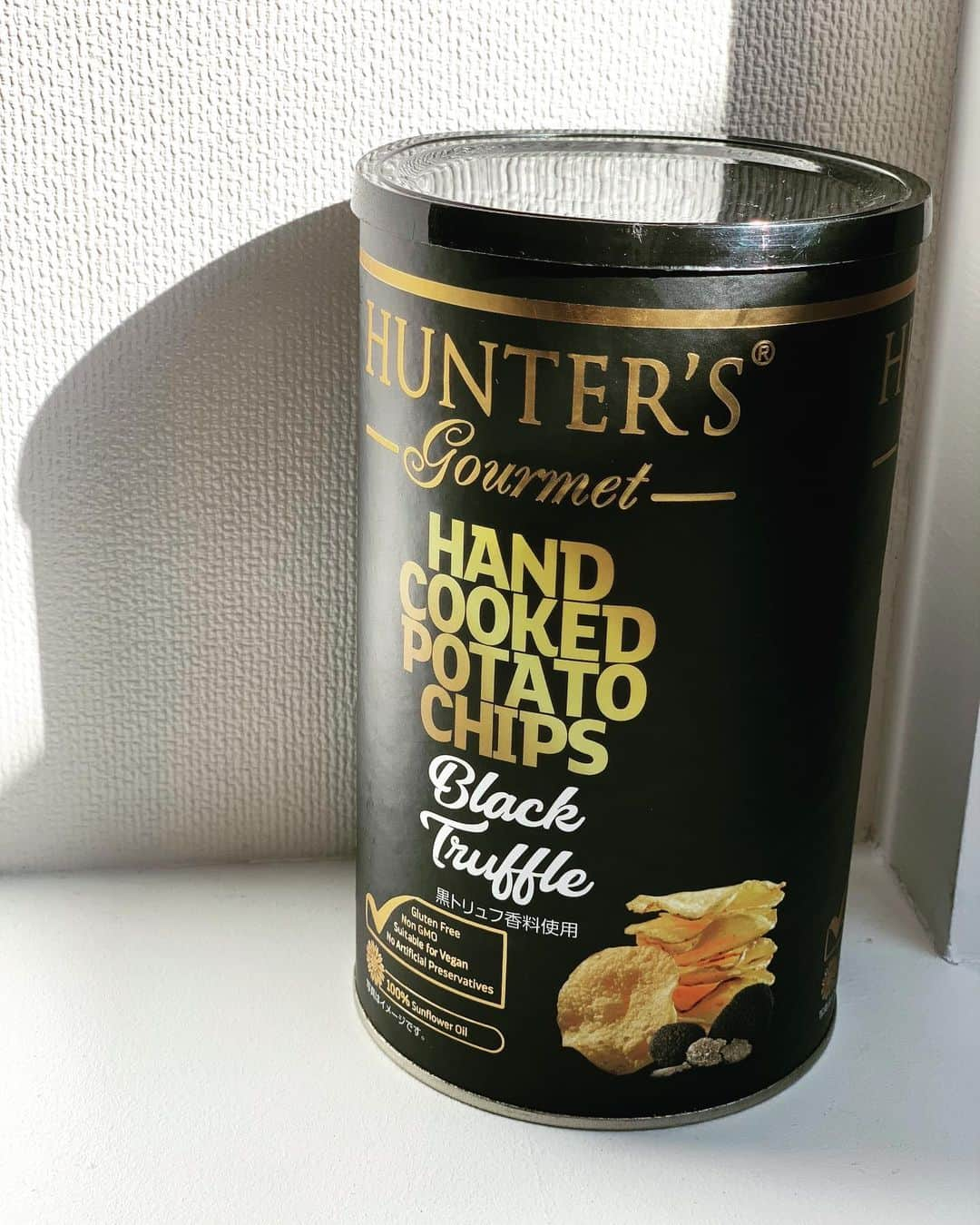 𝗬𝘂𝘀𝘀𝗮𝗻さんのインスタグラム写真 - (𝗬𝘂𝘀𝘀𝗮𝗻Instagram)「. NICE ‼️ . #黒トリュフ#ポテチ #hunters#chips#🍷#💓#nice」2月5日 9時54分 - youuim