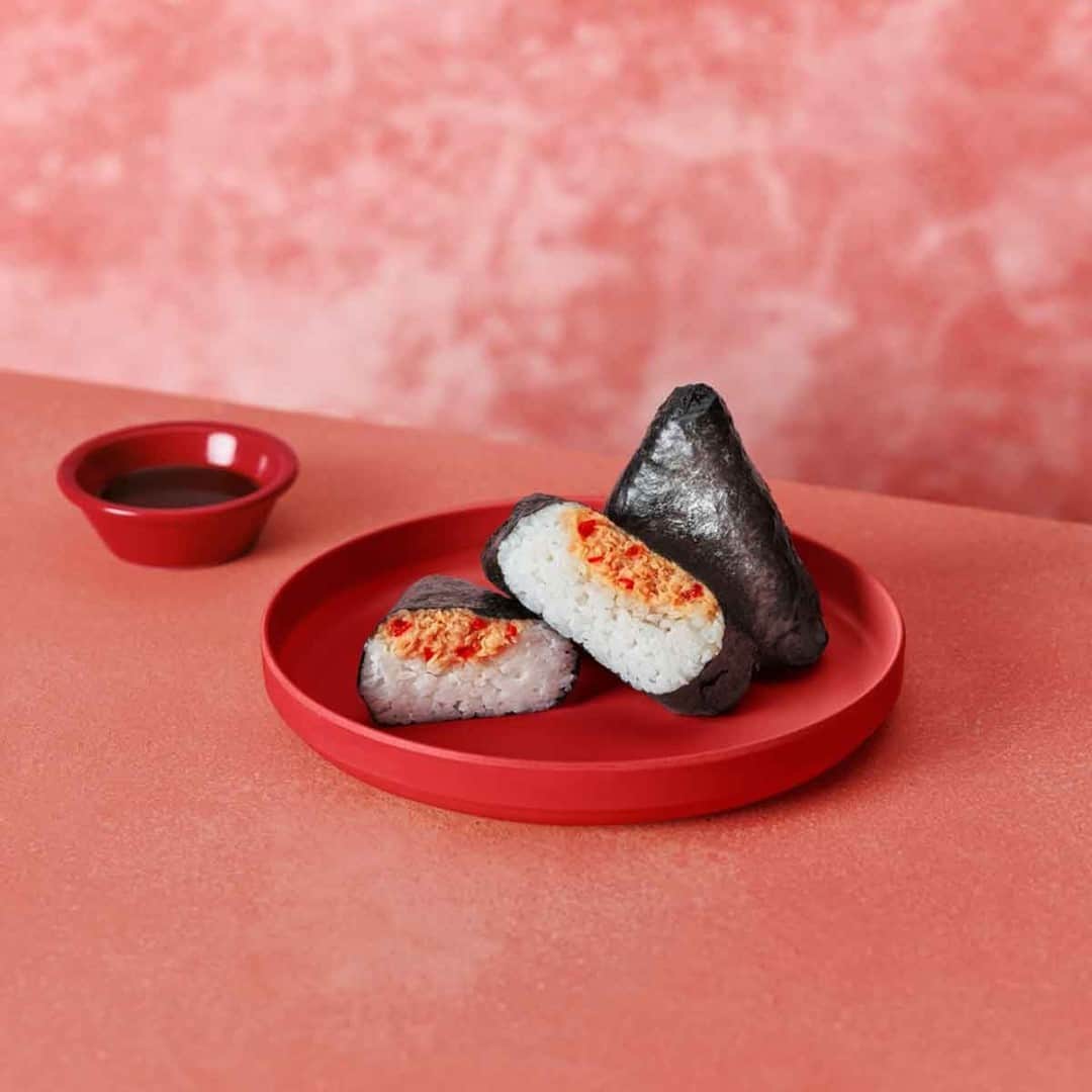 7-Eleven Australiaさんのインスタグラム写真 - (7-Eleven AustraliaInstagram)「Have rice day with our Onigiri! 🍙 Grab one for just $2 for any purchase, like our Sweet Chilli Salmon or the vegan friendly Teriyaki Mushroom. Watch our stories to see more! #7ElevenAus • Available for a limited time only.」2月5日 10時00分 - 7elevenaus