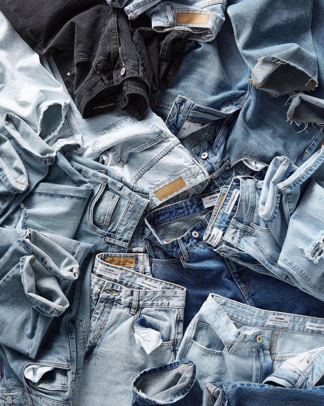 COTTON ONさんのインスタグラム写真 - (COTTON ONInstagram)「Good news: All our new jeans have 10% recycled cotton ♻️👖 #TapBioLinkToShop #MyCottonOn」2月5日 10時02分 - cottonon