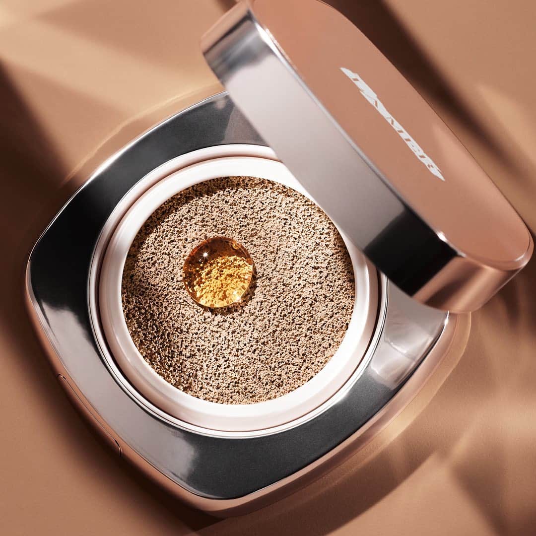 ドゥラメールのインスタグラム：「#MiracleBroth makes it La Mer. From #CremedelaMer to The Luminous Lifting Cushion Foundation Broad Spectrum SPF 20, it all comes back to the cell-renewing kelp-infused broth that started the phenomenon.」