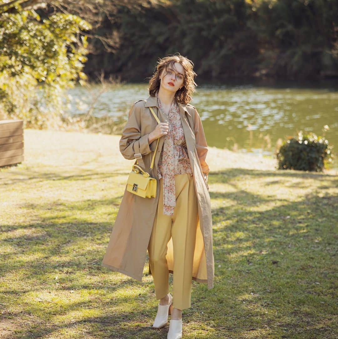 デュラスアンビエントのインスタグラム：「AMBIENT SPRING 2021 COLLECTION  全ての女性が持つ美しさを最大限に引き出すディテールワーク、魅せる術を心得たエレガントなデザイン性はそのままに。 2021年春夏は、肩肘張らない新しい生活様式に向けた、リラックスムードを与えるアイテムがラインナップ まどろむような優しい色、しなやかさと軽さ、機能性とシルエット。 品格がありながら　やすらぎも備えた、レディの装いへ導くデイリーウェアとドレスライン。 今のライフスタイルと気分を底上げし、女性である喜びを日常に。  The detail work that maximizes the beauty of all women, and keep the elegant design that knows how to fascinate.   In the spring and summer of 2021, we have a lineup of items that give a relaxing mood for a new lifestyle.  Soft light colors, suppleness and lightness, functionality and silhouette.  A line of daily wear and dresses that leads to a Lady, with dignity and comfort.   Raise your lifestyle and mood, and bring the joy of being a woman to everyday life. . . . アンビエント 春の最新ビジュアルがリリースされました。 新シーズンの世界観をオンラインサイト トップバナーまたは【LOOK BOOK】にて是非ご堪能下さい。 ＿＿＿＿＿＿＿＿＿＿＿＿＿＿＿＿＿＿＿＿ www.ambient-online.com @ambientofficial #アンビエント#ambient_official #springcollection #spring2021」