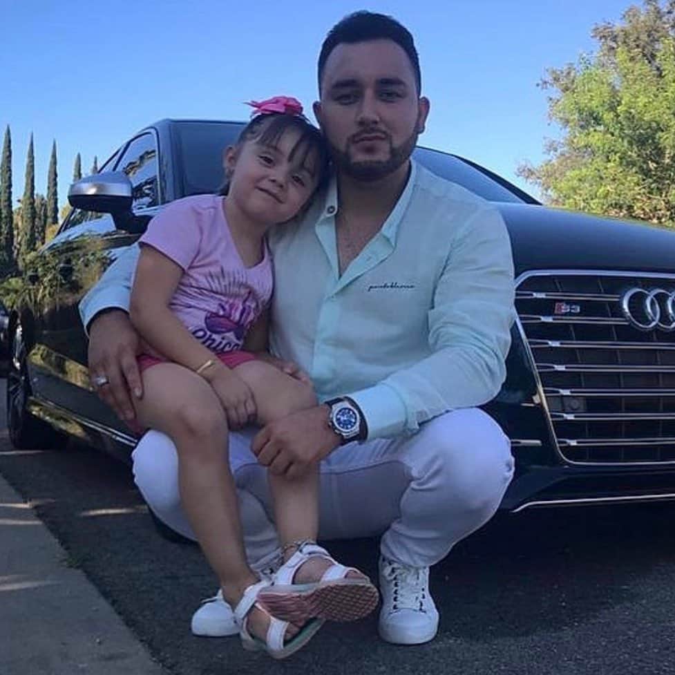 ケビン・オーティズのインスタグラム：「Les dejo esta foto con mi princesa hermosa 🙈❤️🙏🏻 @portoblanco」