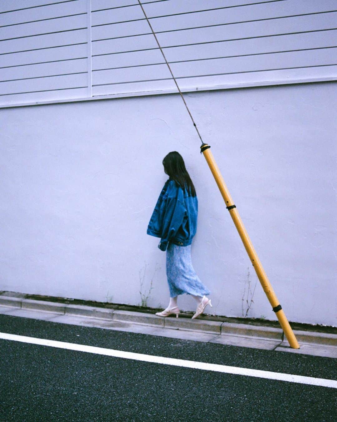 黒河内真衣子さんのインスタグラム写真 - (黒河内真衣子Instagram)「Oversized Embroidered Denim Jacket - blue  #mamekurogouchi  #21ps」2月5日 10時29分 - mamekurogouchi