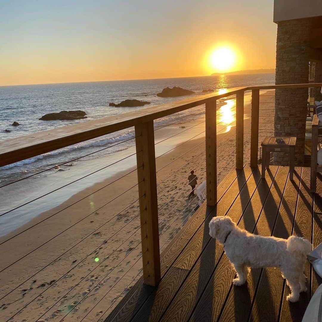 カミール・グラマーのインスタグラム：「Another beautiful sunset. #blessed」
