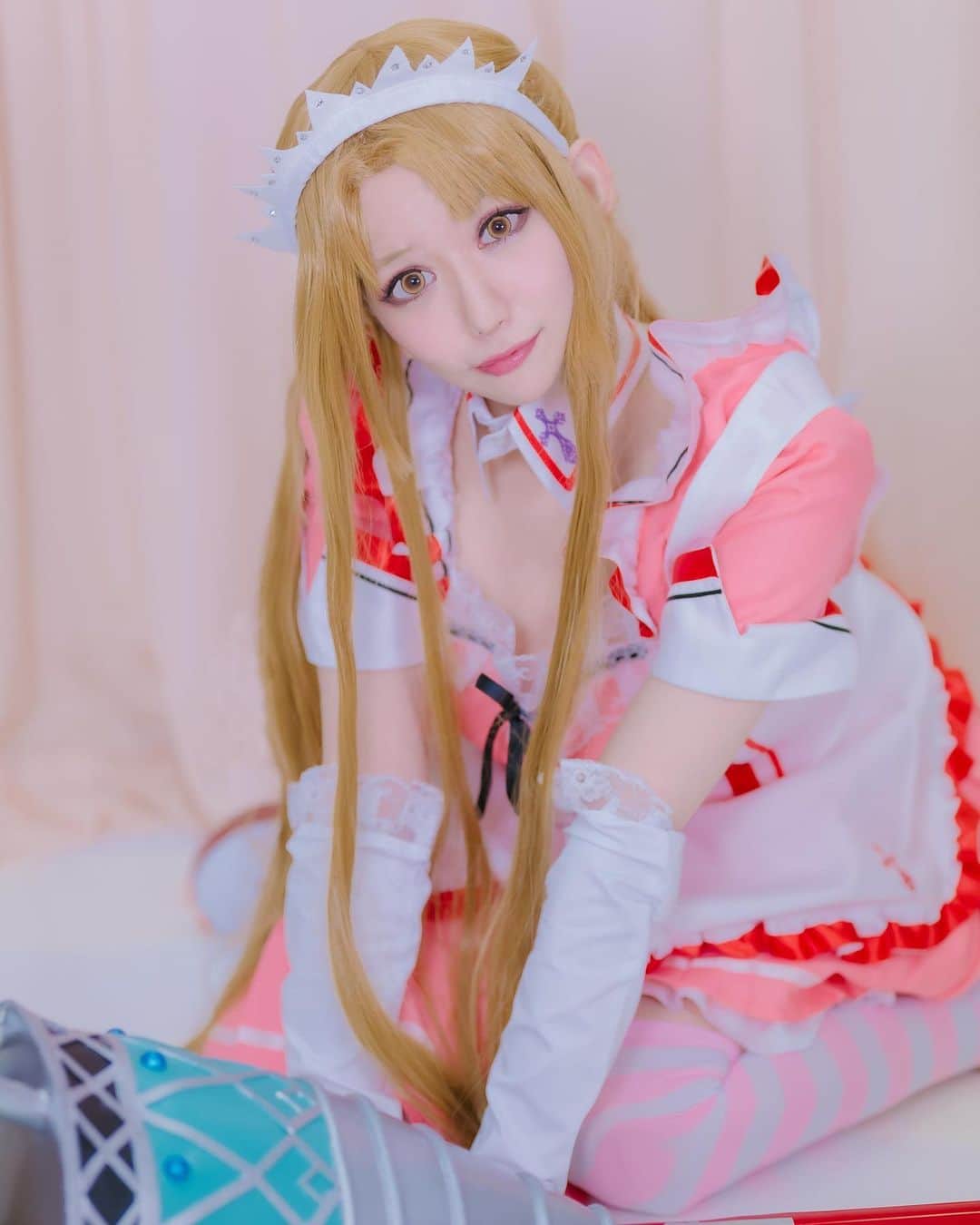 のインスタグラム：「ソードアート・オンライン メイドワールド　アスナ  photo by harryさん スタジオ　なまいきリボンスタジオ  #SAO #ソードアートオンライン  #結城明日奈 #アスナ #コスプレ #コスプレイヤー #japaneseanime #anime #メイドワールド #cosplay #メイド服 #なまいきリボンスタジオ」