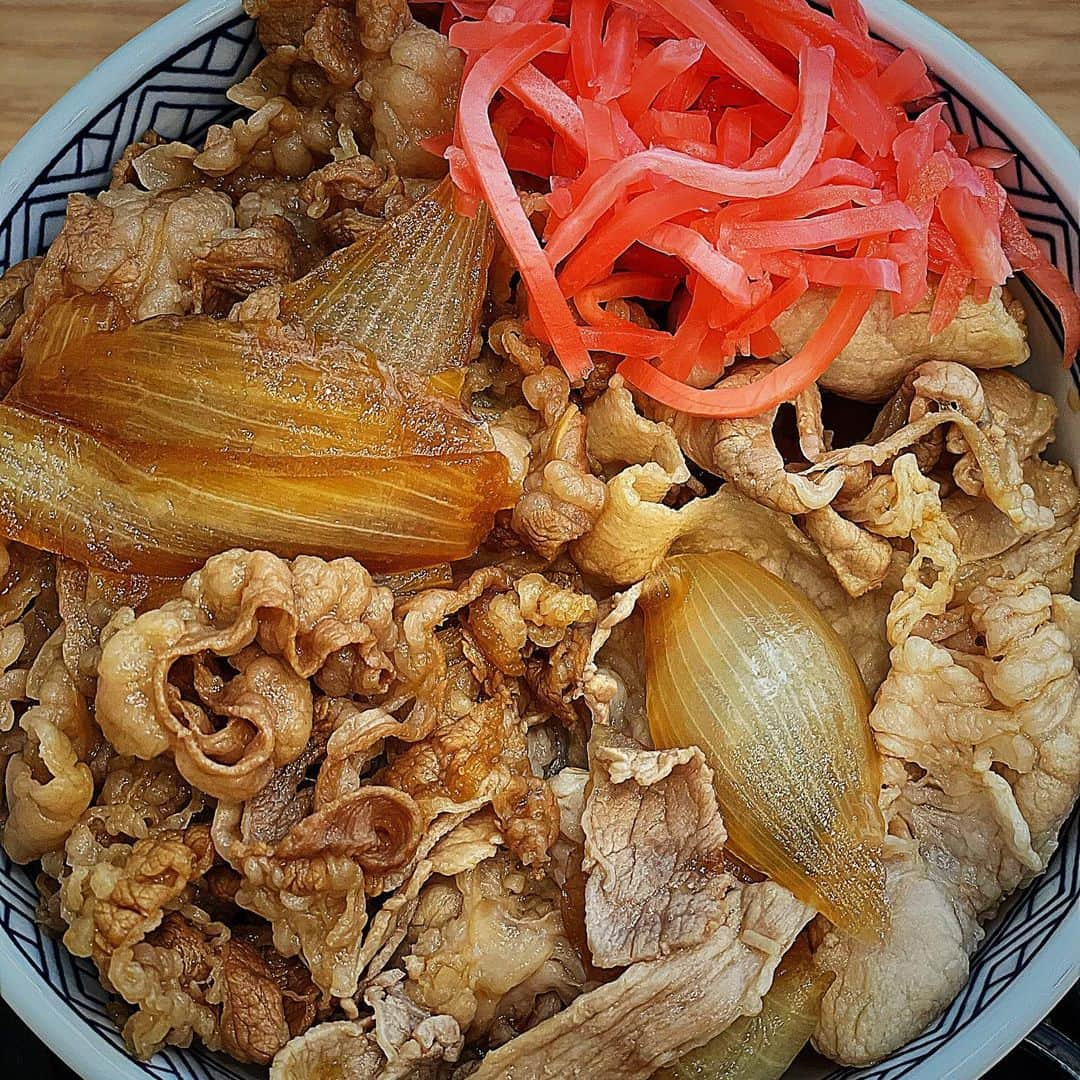 堀江貴文さんのインスタグラム写真 - (堀江貴文Instagram)「#yoshinoya #butadon #gyudon #吉野家 #ukyodon #右京丼 i #美味しくないわけがない #夕食 #料理 #美味しい #ごはん  #food #foodlovers #foodie  #delicious #foodoftheday #foodgasm  #yum #yummy #tasty #eat #eating #hungry #foodpics #fresh #tasty #eating #foodpic #instafood ずっとやってみたかった @ukyo__ok 考案の右京丼 #豚丼に牛皿をトッピング」2月5日 10時48分 - takapon_jp