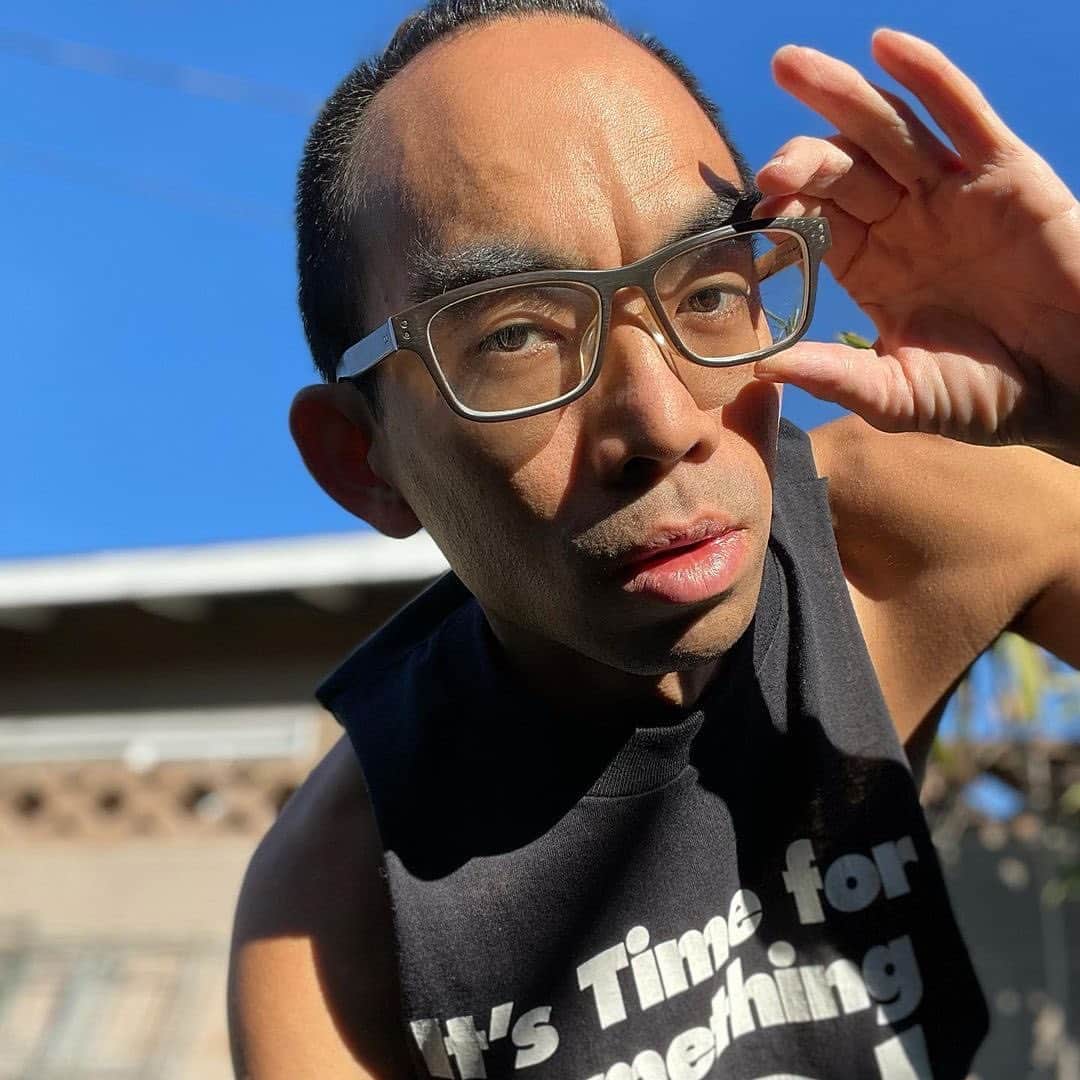 JINSのインスタグラム：「Keep your eyes on the prize with JINS 👀 You'll never go wrong with our glasses. They're high-quality, designed by a world-class design team in Tokyo and constructed using only the best materials.」