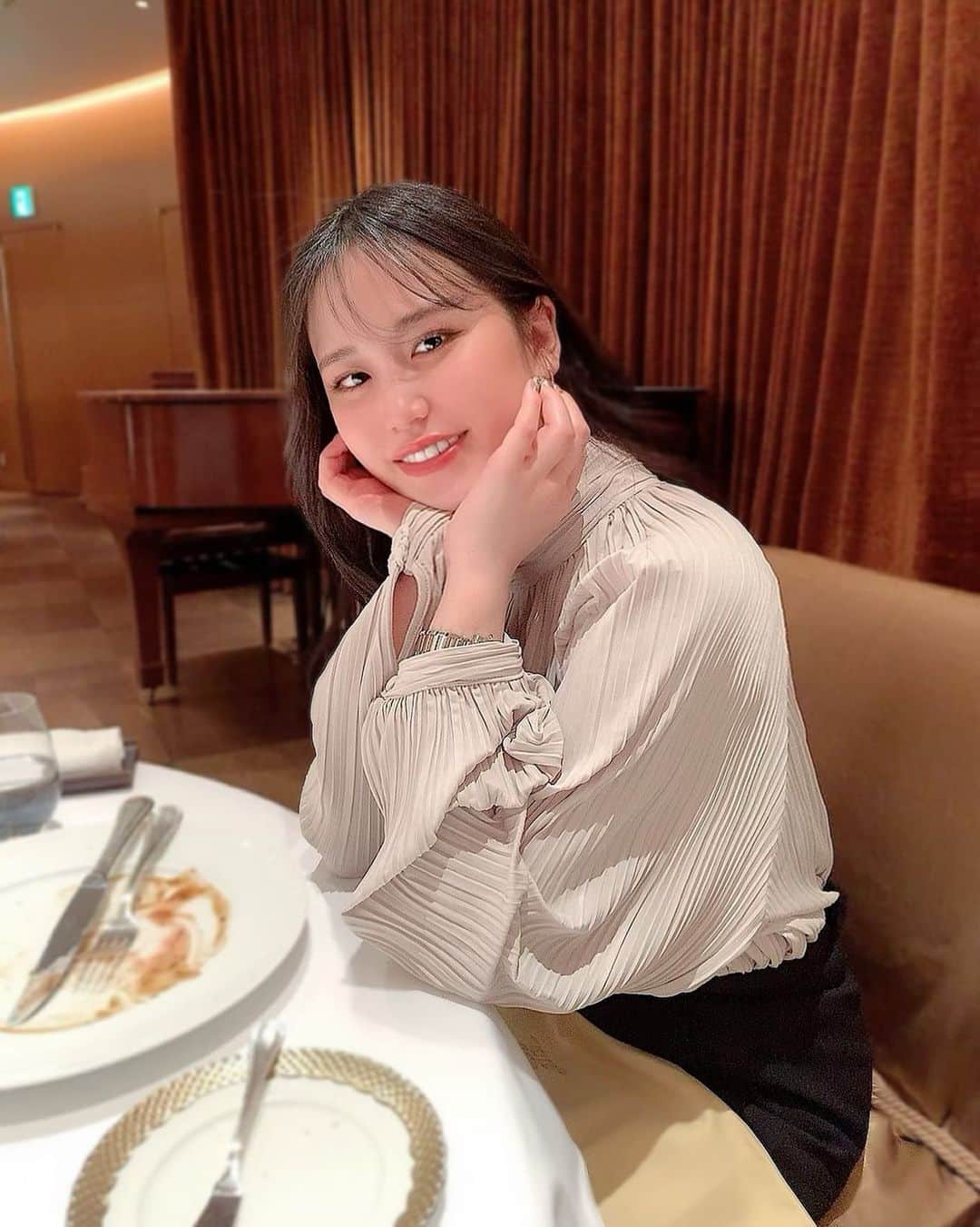 AKARIのインスタグラム：「#maisonpaulbocuse 🌘✳︎  デザートワゴンよくばりすぎて おなかいっぱい 𓄺」