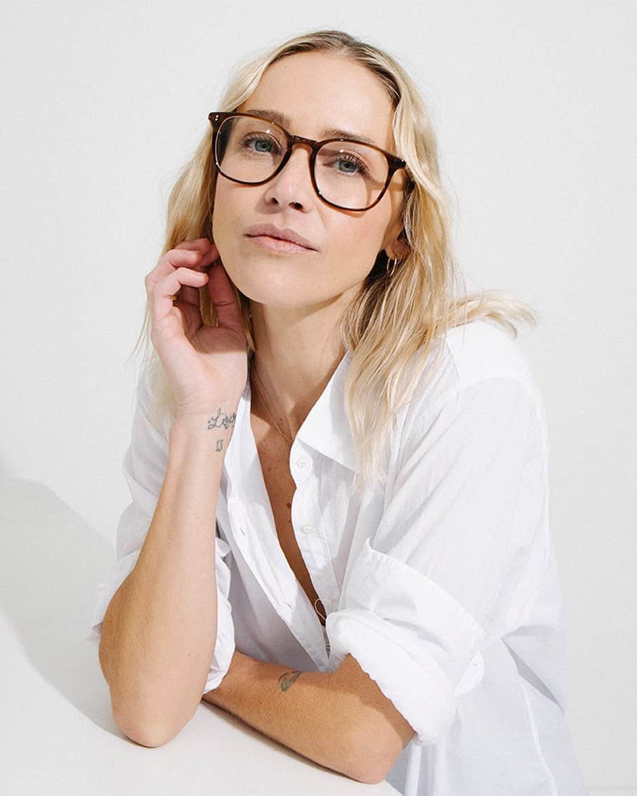 ジーエルシーオーのインスタグラム：「Doreen checks all the boxes: ✅ Subtle vintage inspiration ✅ Ultra-thin acetate construction ✅ Lightweight comfort」