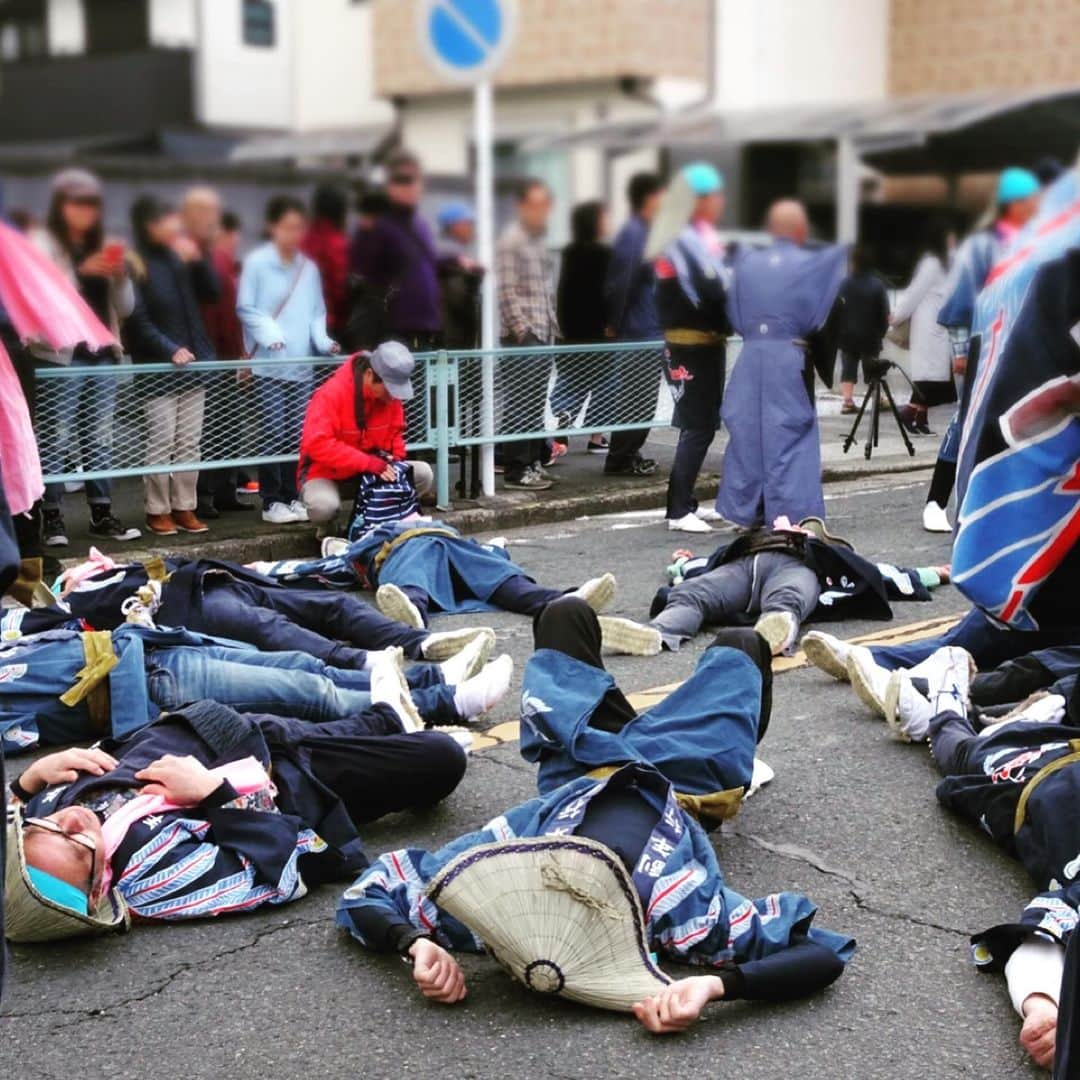 イレーネさんのインスタグラム写真 - (イレーネInstagram)「Missing my favourite festivals... . 2020年から今に至るまで、各地のお祭りが中止を余儀なくされているそうですね... 伝統的なお祭りの多くは後継者不足という問題とも隣り合わせだと思います。一度お休みしたらまた始められるのかという不安が常にあるのではないのかな、と祭りファンとしても気になるところです。 . stand.fmの「The Pantry」新しいトークをアップしました☺️テーマはズバリ「うなごうじ祭り」です🤣（通常は毎年4月の最初の土日開催） . 今回はまたもや自宅パントリーを飛び出し、愛知県豊川市出身の @kobataku33 さんに登場していただきました😝ずっとこうやってコバタクさんに地元民としての「うなごうじまつり」のお話をしていただきたかったので、スタエフ始めた目的が一つ達成できて嬉しい。 . 祭りのトークは時々やろうと思っているので、よろしかったらstand.fmからレターでおすすめなども教えてくれたら嬉しいな！プロフィールのリンクからどうぞよろしくお願いします。 . あと昨日それとは別に、ライブ配信にも挑戦してコバタクさんには海外に行って感じた日本との繋がりなども話していただきました。これから海外に留学したいと考えたり、地元を離れて頑張ろうとしている人にも是非聴いてもらいたいな。アーカイブ残しましたので、是非に😋 @stand_fm    #ラジオ  #ラジオDJ #standfm  #スタンドエフエム  #スタエフ  #愛知県  #うなごうじ祭  #豊川市  #祭り  #お祭り #奇祭  #日本の祭り  #日本  #伝統  #伝統文化  #地元 #地元愛  #地産地消  #japan #festival #tradition #japanese #japanesefestival  #aichi #toyokawa #地方  #小林拓一郎  #コバタク  #イレーネ #イレトリップ」2月5日 11時49分 - irenedewald