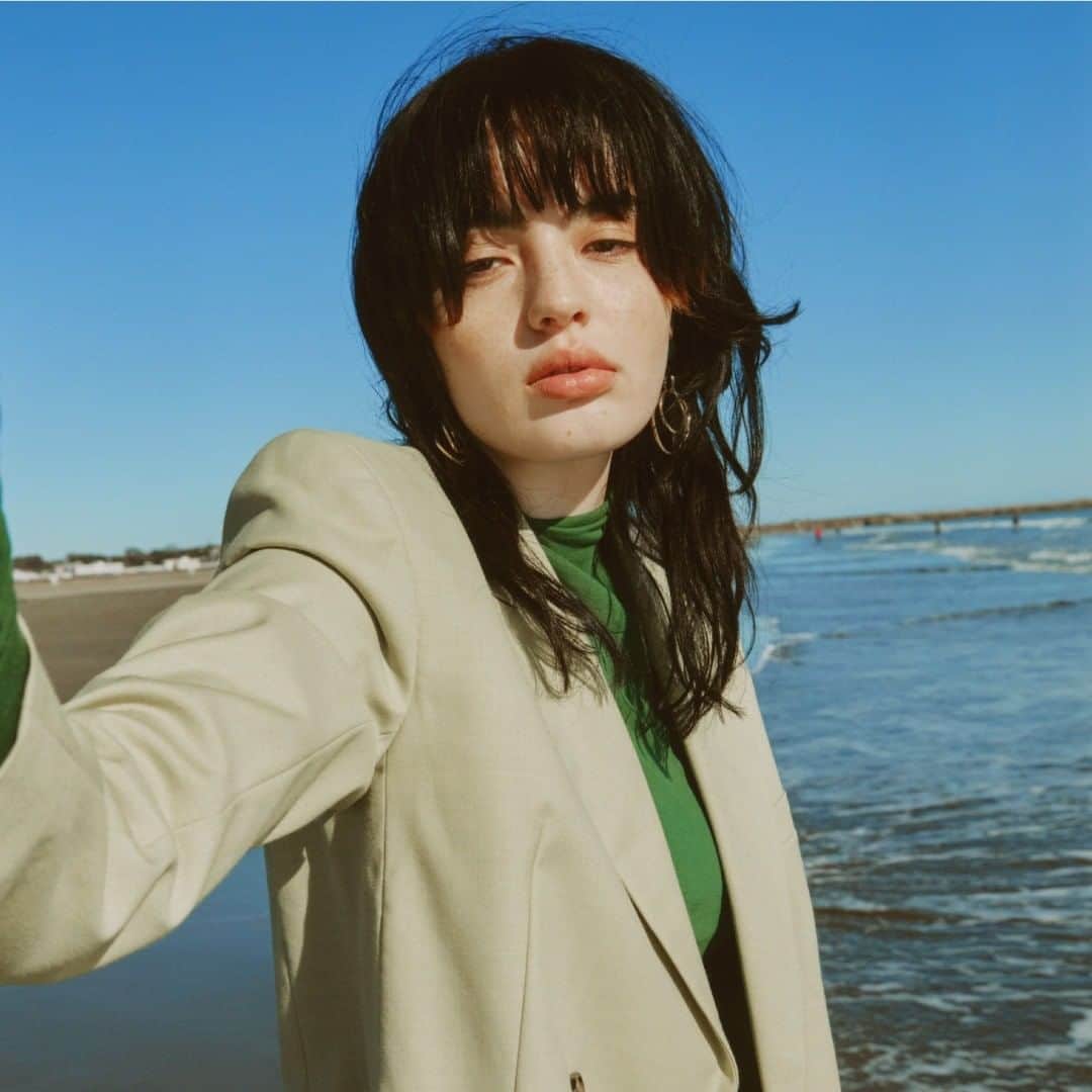 ルミネ公式のインスタグラム：「“IT'S NEW” WEEK 2021 S/S YOUR COLOR 2.1 MON-2.24 WED  人それぞれの個性=カラー。世の中を鮮やかに彩るファッションのカラー。 それぞれのカラーを尊重し合って、繋がって、みんなで生きる。  2021年は晴れやかな気持ちで、鮮やかに生きたい。  新しい時代が色彩豊かで、人間らしい心の豊かさを大切にする時代になることを祈って。  Creative direction & Fashion direction @takuyachiba Creative direction & Art direction @yagonaonori  Photo @picpicpiczo Styling @keikohitotsuyama Hair @yukoaoi Make-up @naomi_t_dakuzaku Producer @satorukomura @shunya_watanabe  Production @thousand_inc」