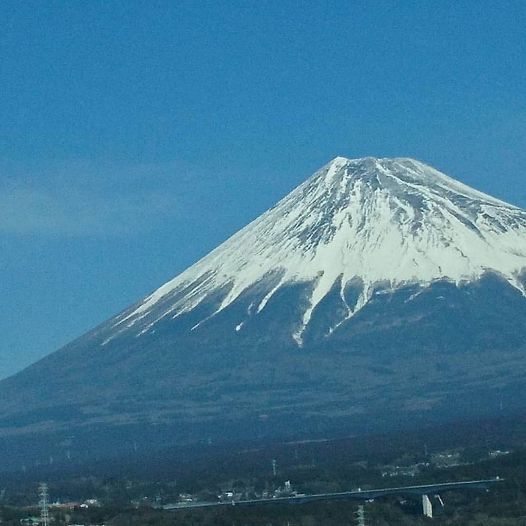 愛華みれさんのインスタグラム写真 - (愛華みれInstagram)「ノルのカメラのほうが、クリアだ、、、😁💦💦う、☺️富士山、🎵またまた、👀📷✨撮影」2月5日 11時53分 - mireaika